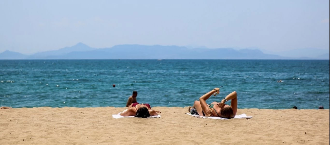 Ξεπέρασε τους 37 βαθμούς ο υδράργυρος, 111 χλμ/ω οι ριπές του ανέμου - Τι καιρό θα κάνει την Παρασκευή (φώτο)